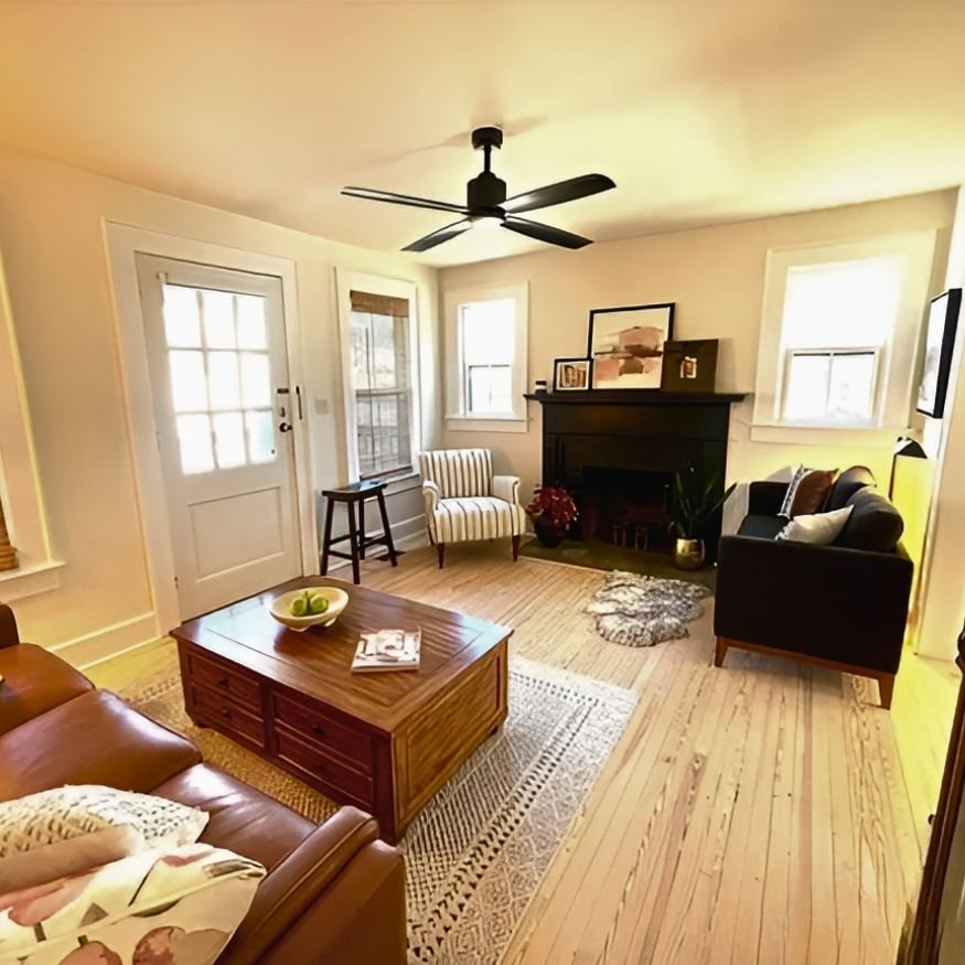 Fix and flip living room – Before mobile Fix and flip living room - Before mobile