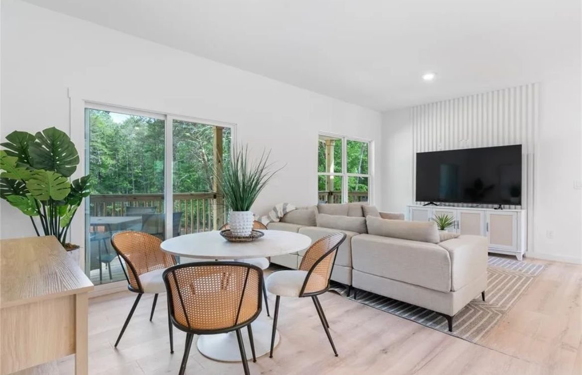 Thompson-Living-Room.jpg